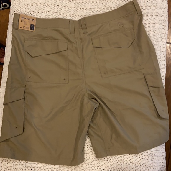 Magellan Outdoors Men’s Shorts - Picture 2 of 4